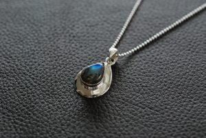 Labradorite bijou